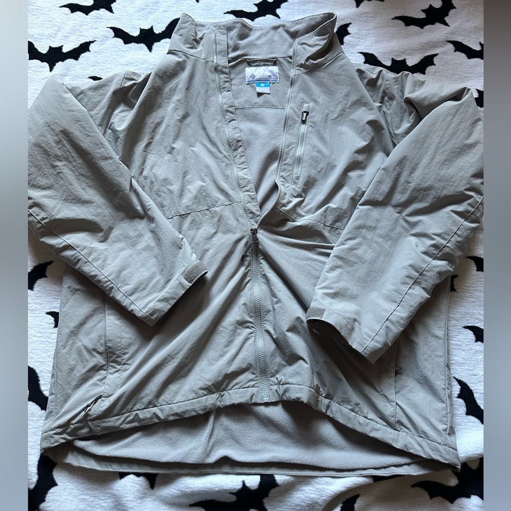 Men’s Columbia Jacket. Barely wore. Extremely warm!